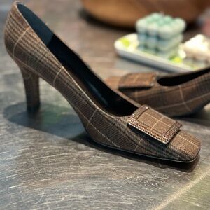 Stuart Weitzman brown plaid pump